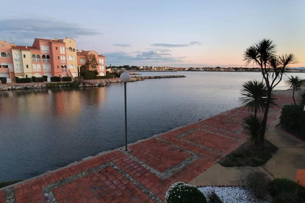Bel Appartement Vue Sur Le Lac Marin Avec Piscine 乐巴凯尔斯 外观 照片